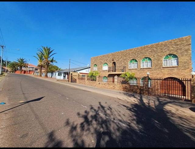 7 BEDROOM HOUSE FOR SALE IN LAUDIUM